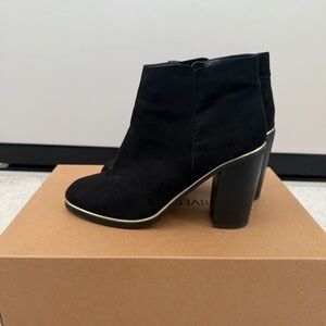 Elegant Black Heeled Boots with Gold Accent